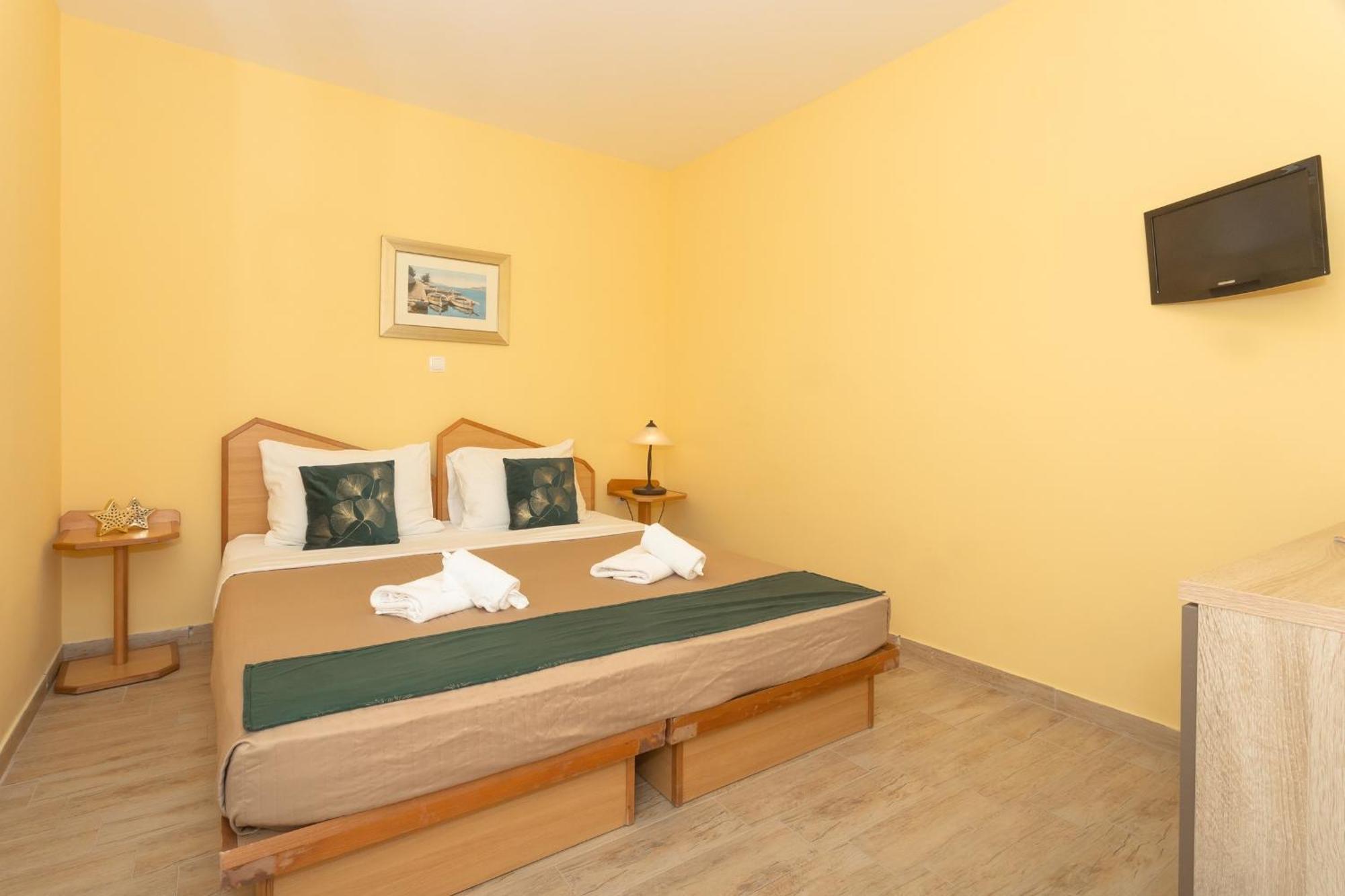 Pansion Pirat Bed and Breakfast Petrcane Esterno foto