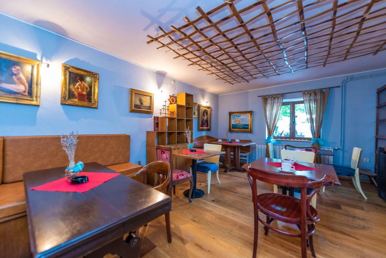 Pansion Pirat Bed and Breakfast Petrcane Esterno foto